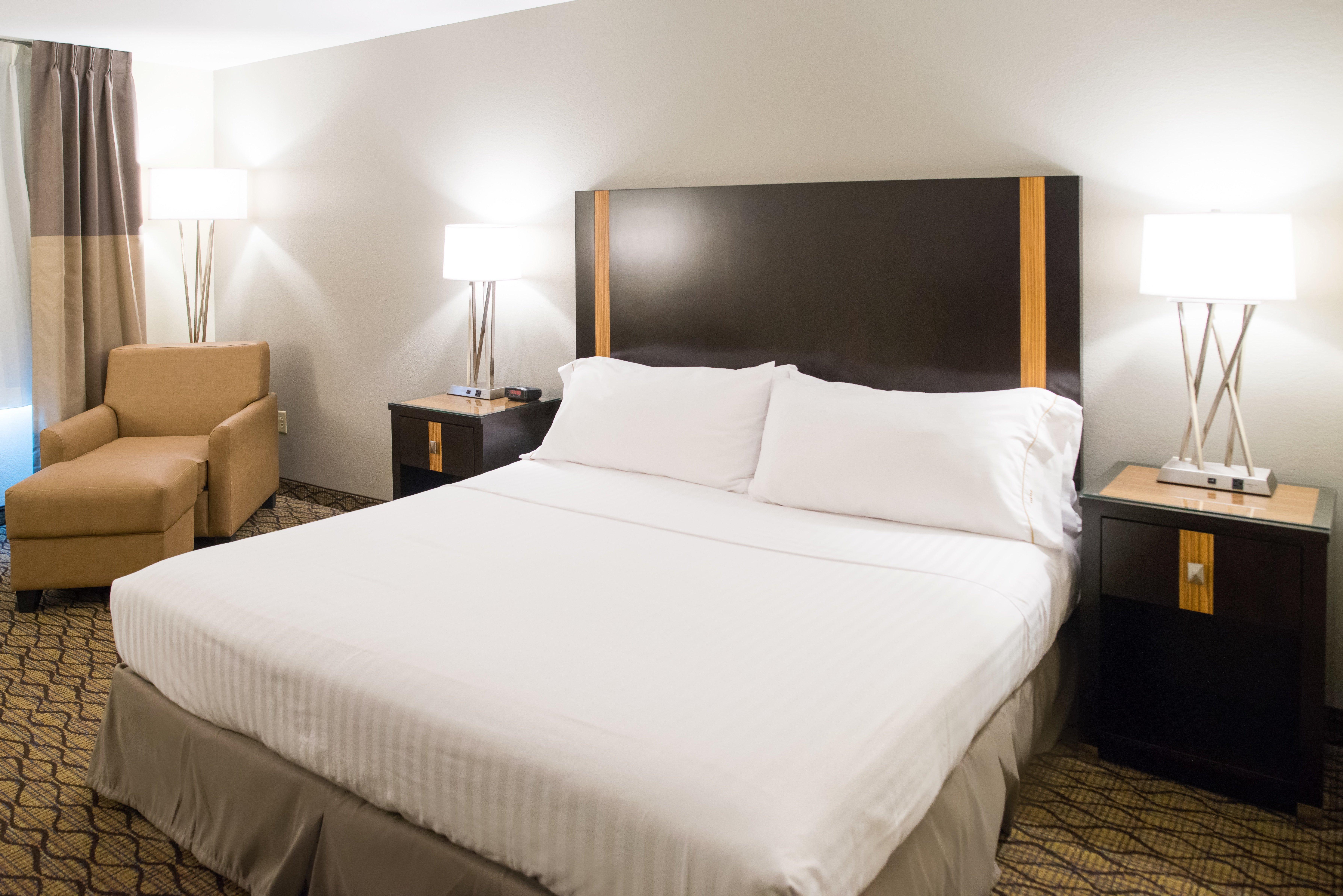 Holiday Inn Express Hotel & Suites Chanhassen By Ihg Exterior photo