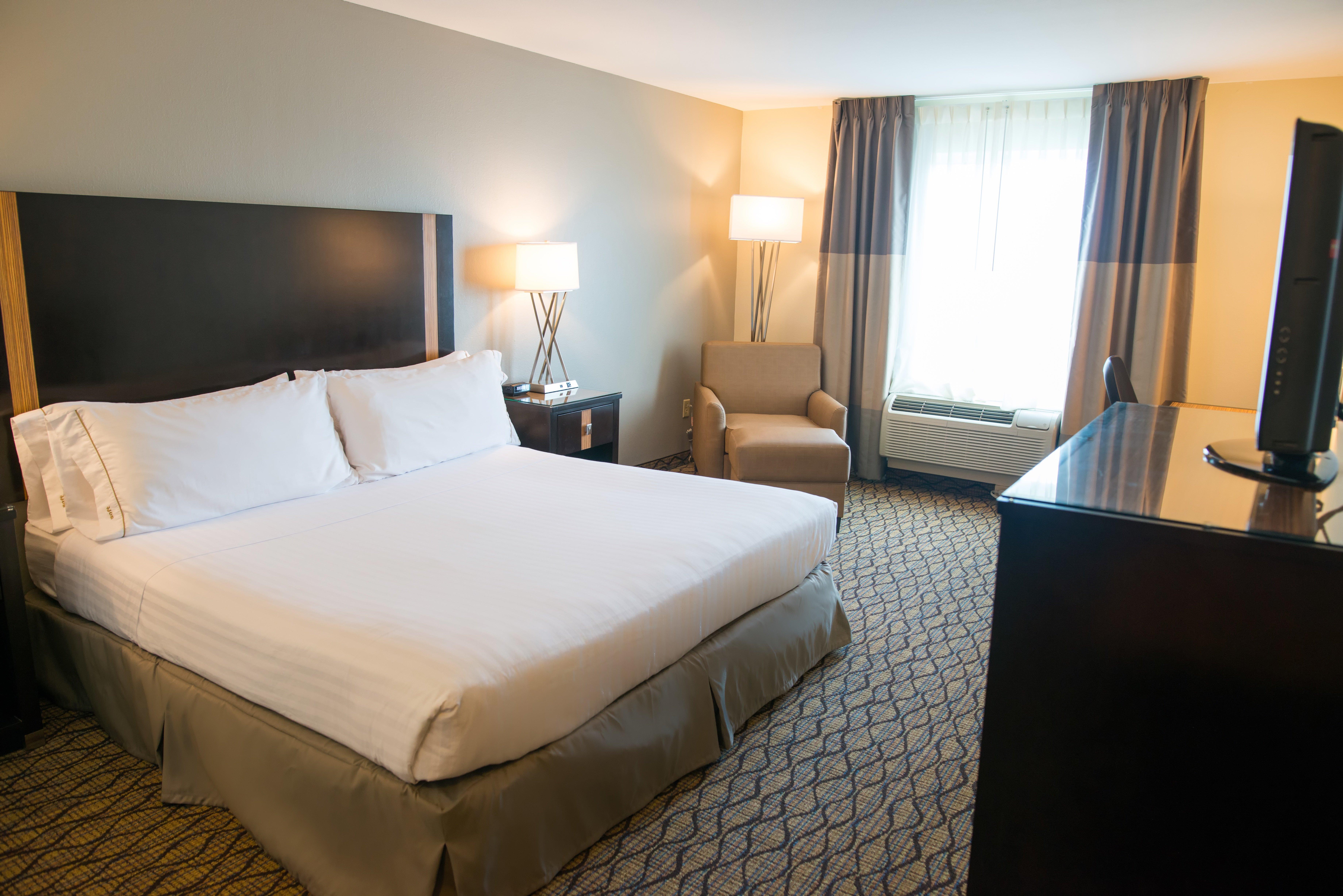 Holiday Inn Express Hotel & Suites Chanhassen By Ihg Exterior photo