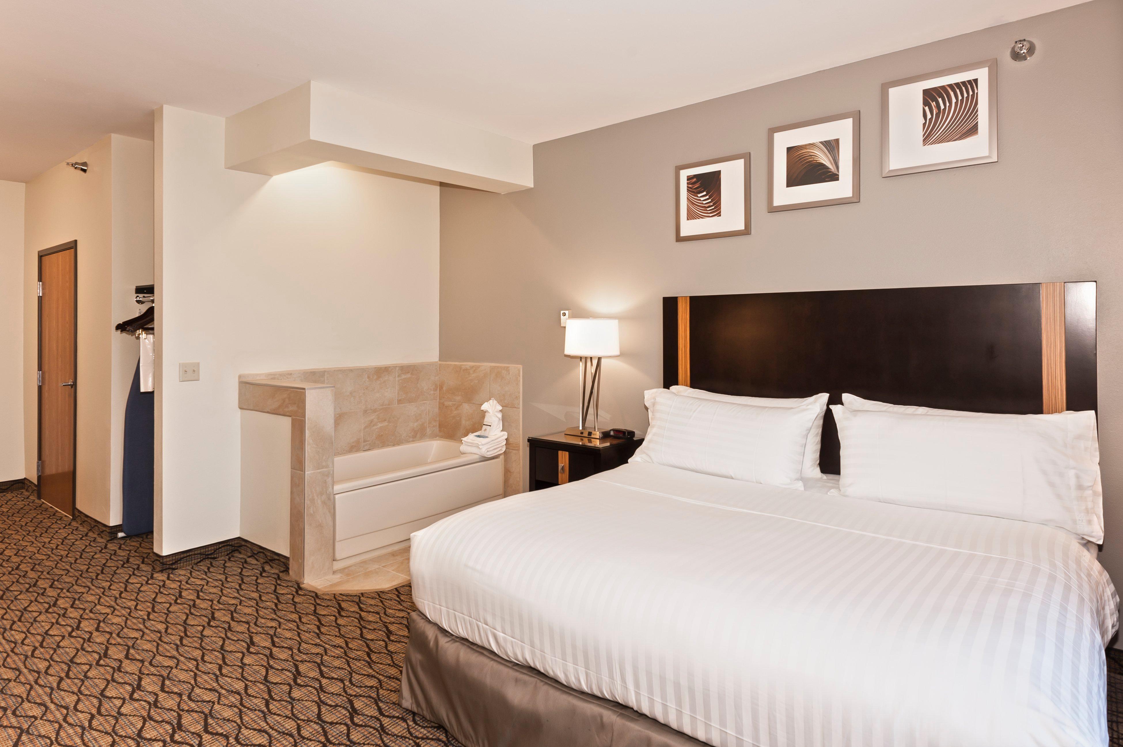 Holiday Inn Express Hotel & Suites Chanhassen By Ihg Exterior photo