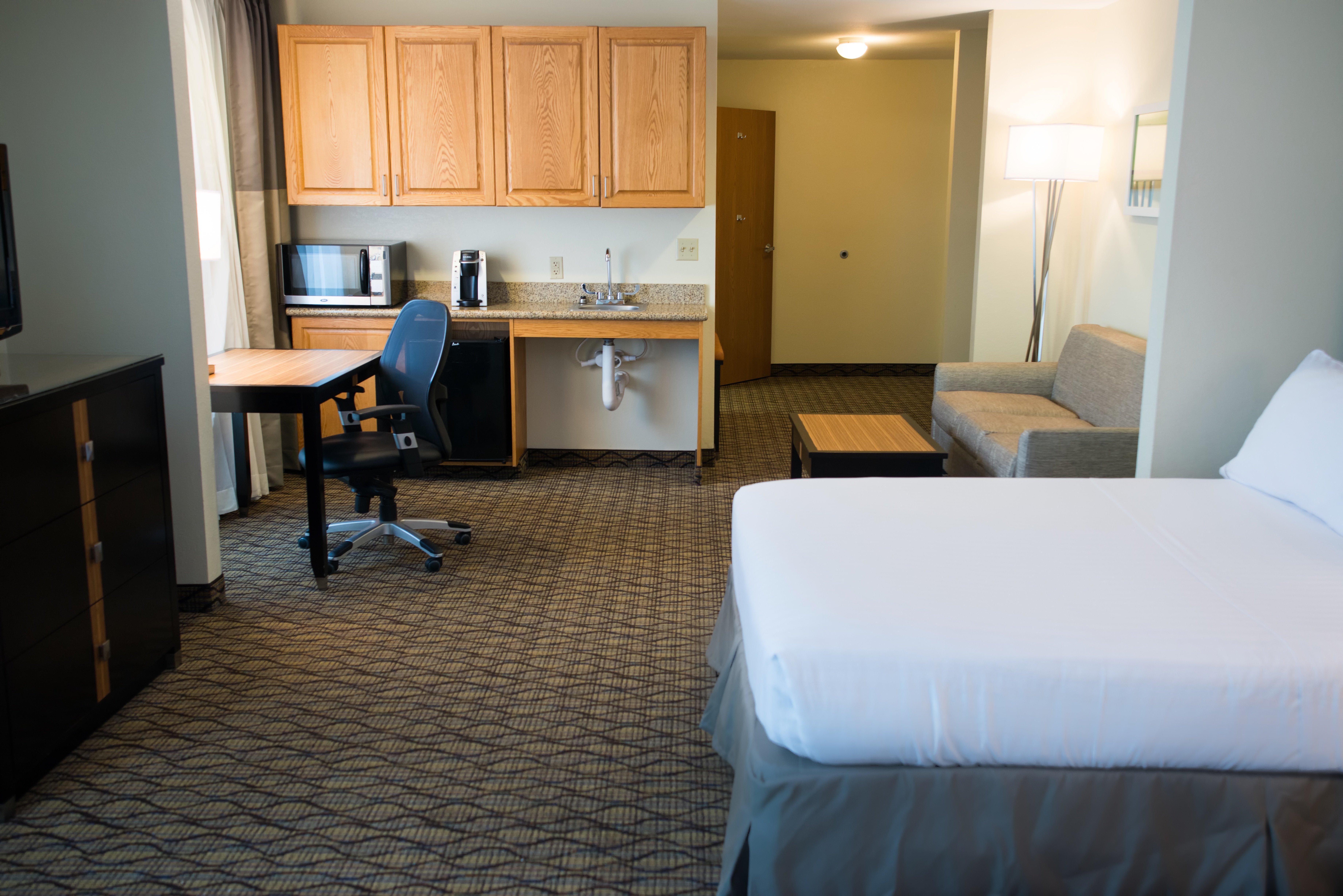 Holiday Inn Express Hotel & Suites Chanhassen By Ihg Exterior photo