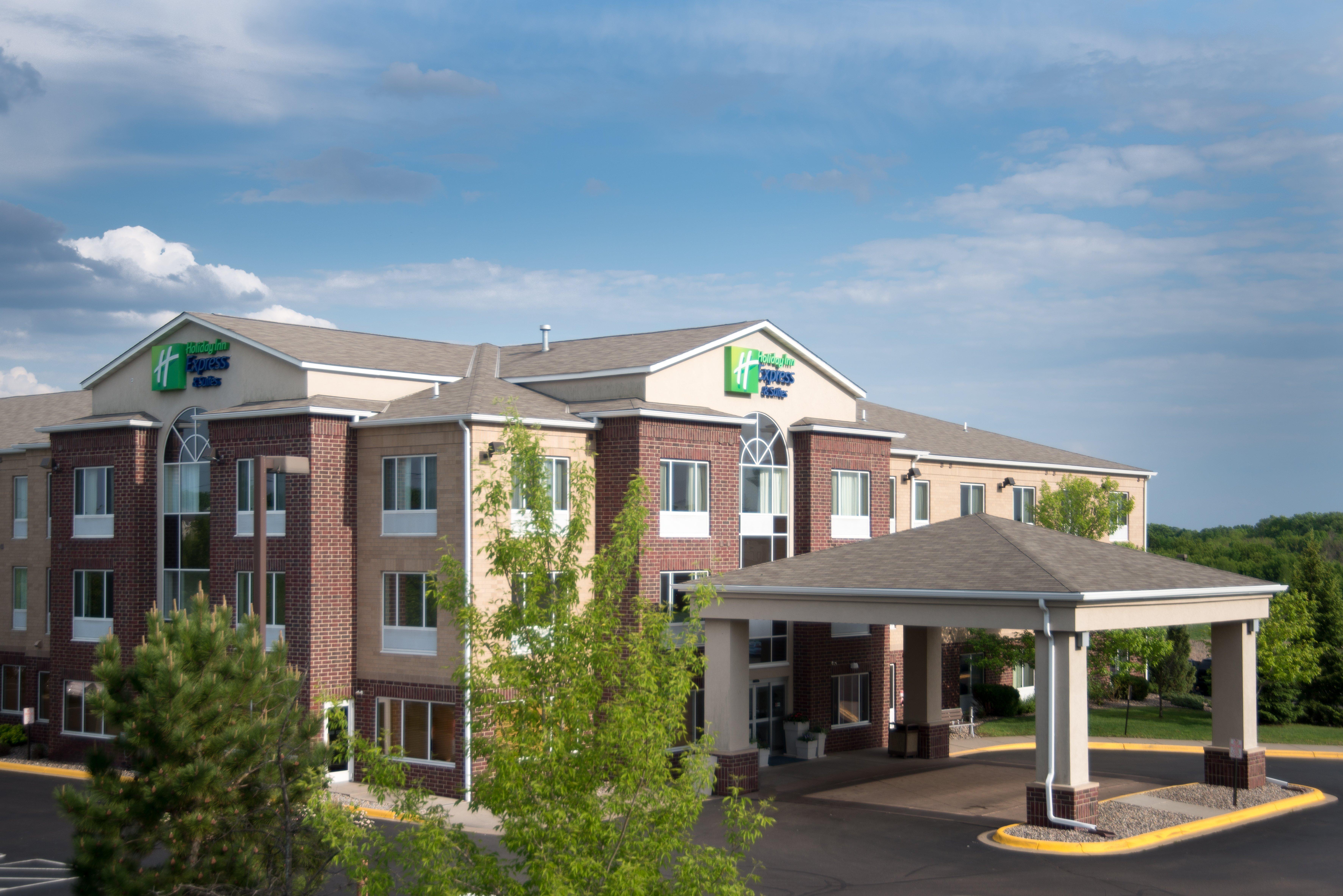 Holiday Inn Express Hotel & Suites Chanhassen By Ihg Exterior photo