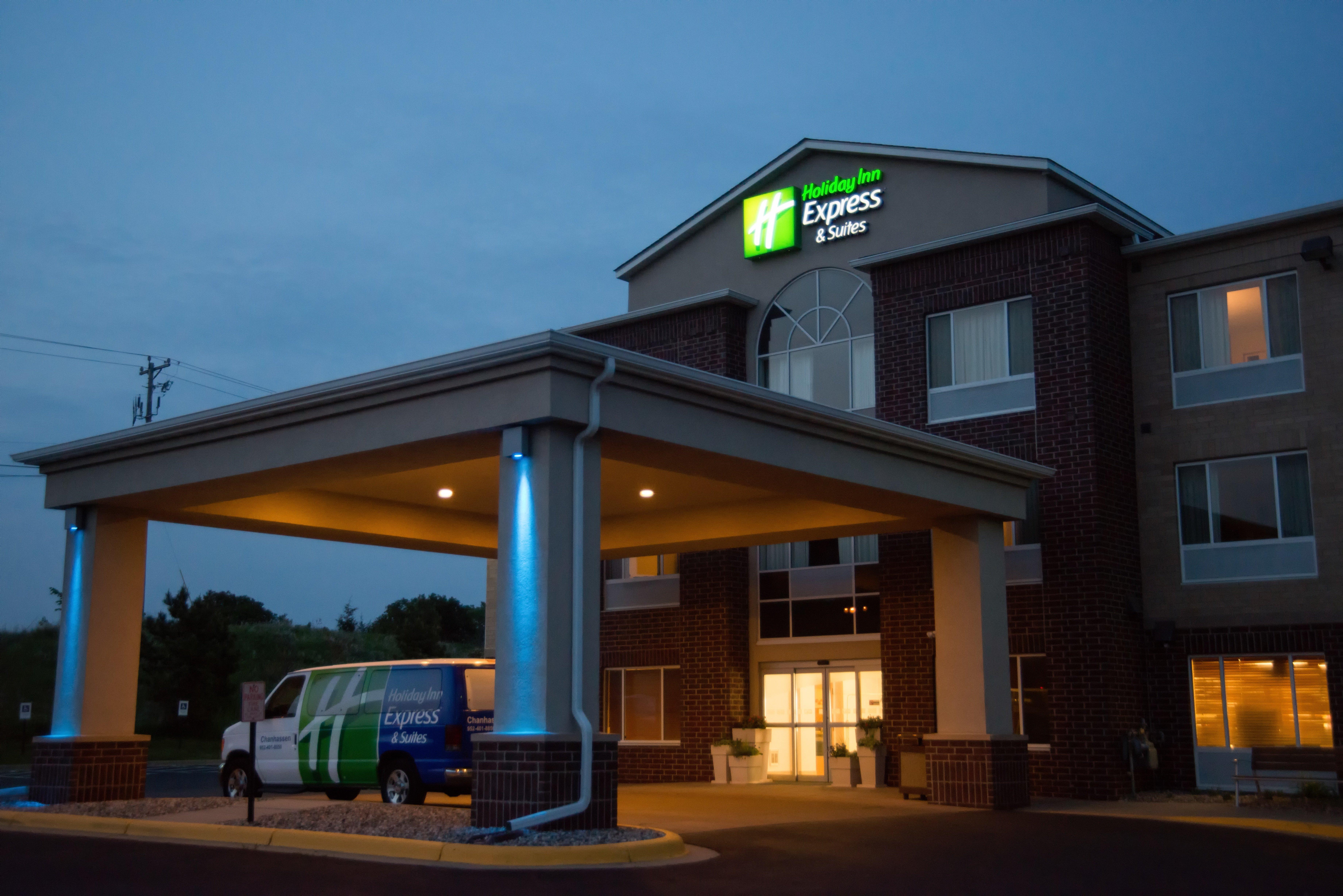 Holiday Inn Express Hotel & Suites Chanhassen By Ihg Exterior photo