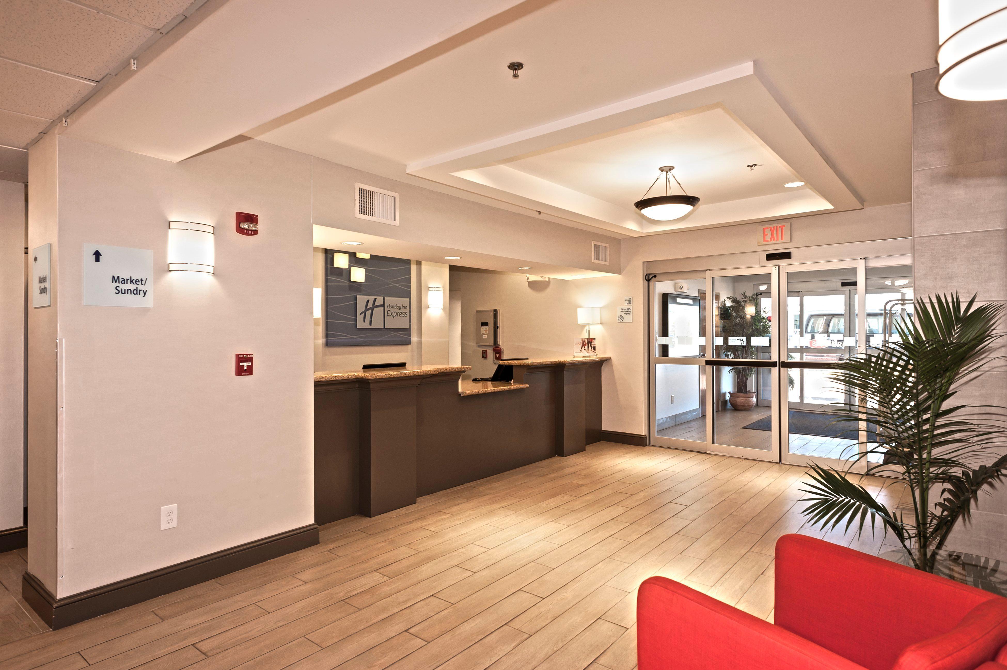Holiday Inn Express Hotel & Suites Chanhassen By Ihg Exterior photo