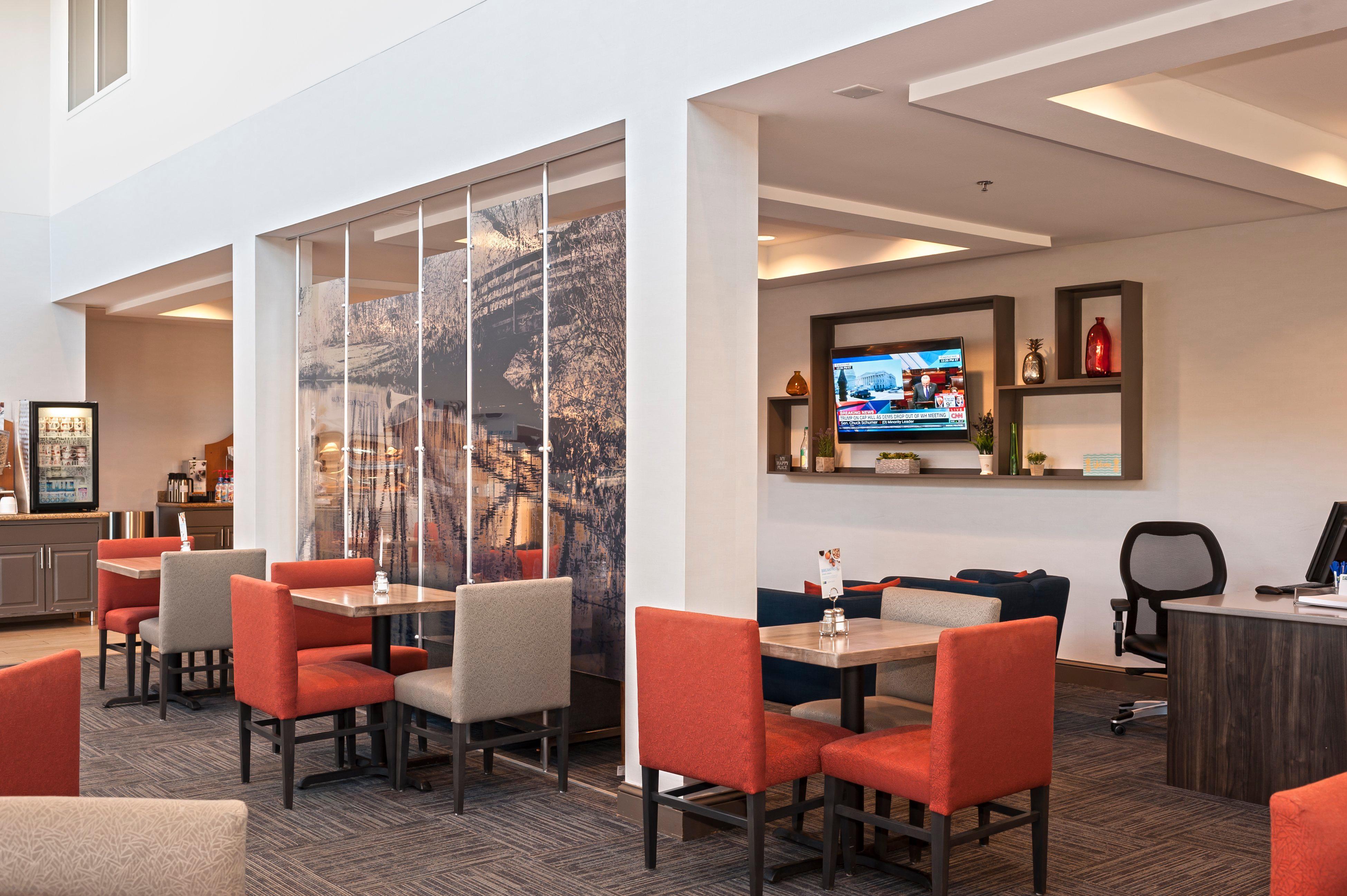 Holiday Inn Express Hotel & Suites Chanhassen By Ihg Exterior photo