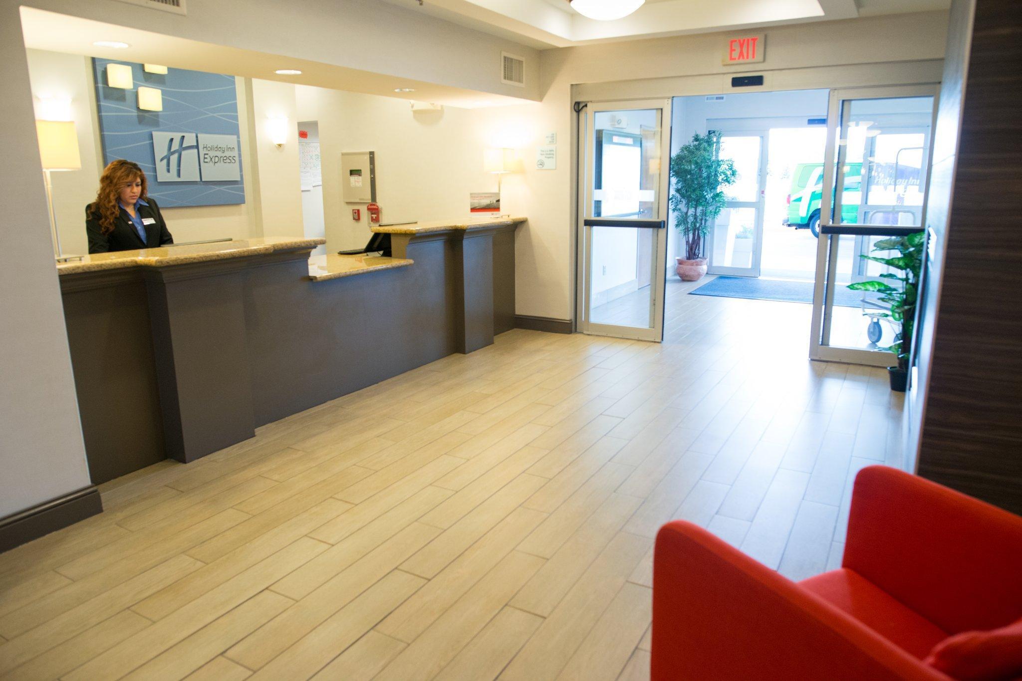 Holiday Inn Express Hotel & Suites Chanhassen By Ihg Exterior photo