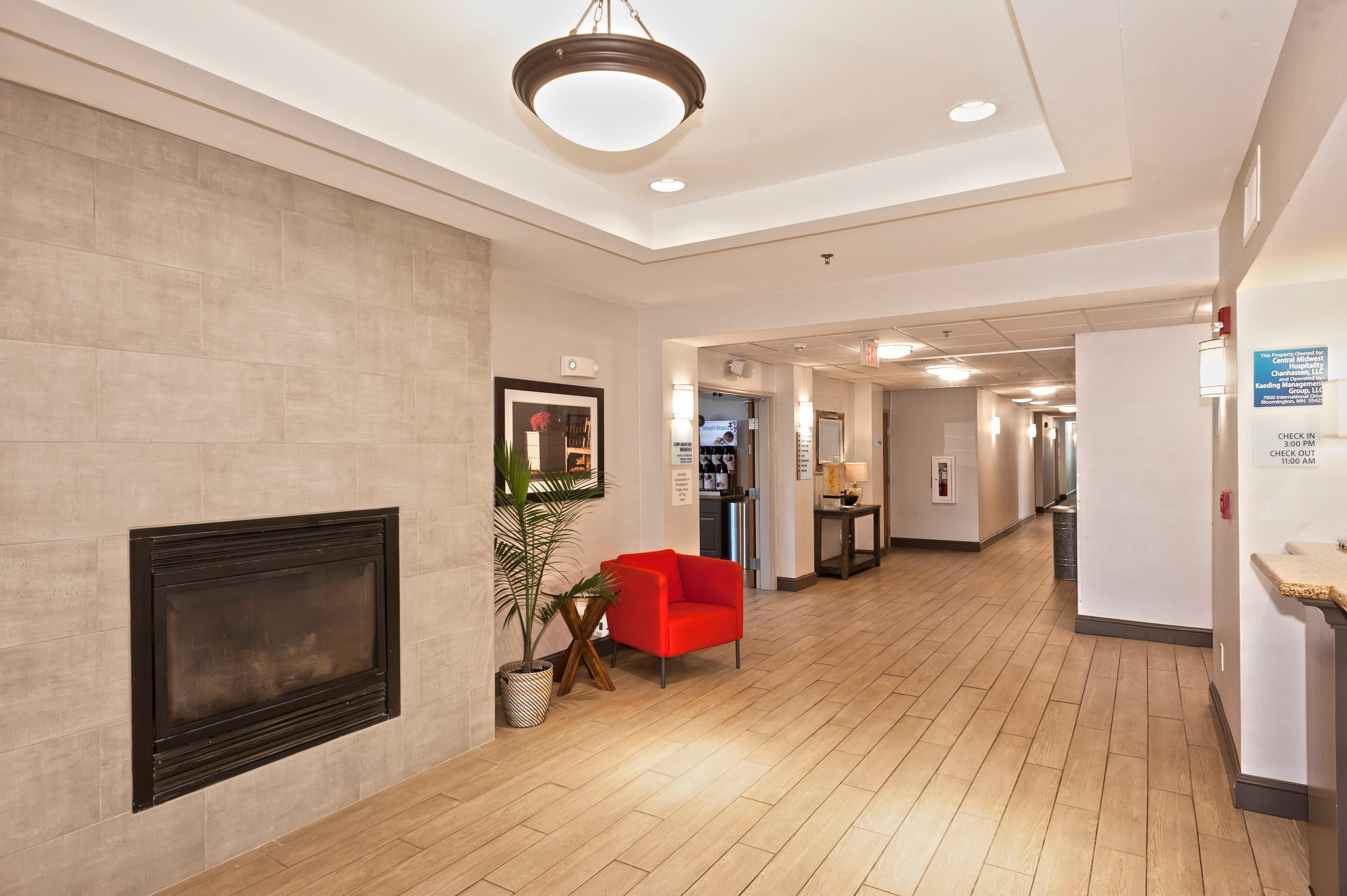 Holiday Inn Express Hotel & Suites Chanhassen By Ihg Exterior photo