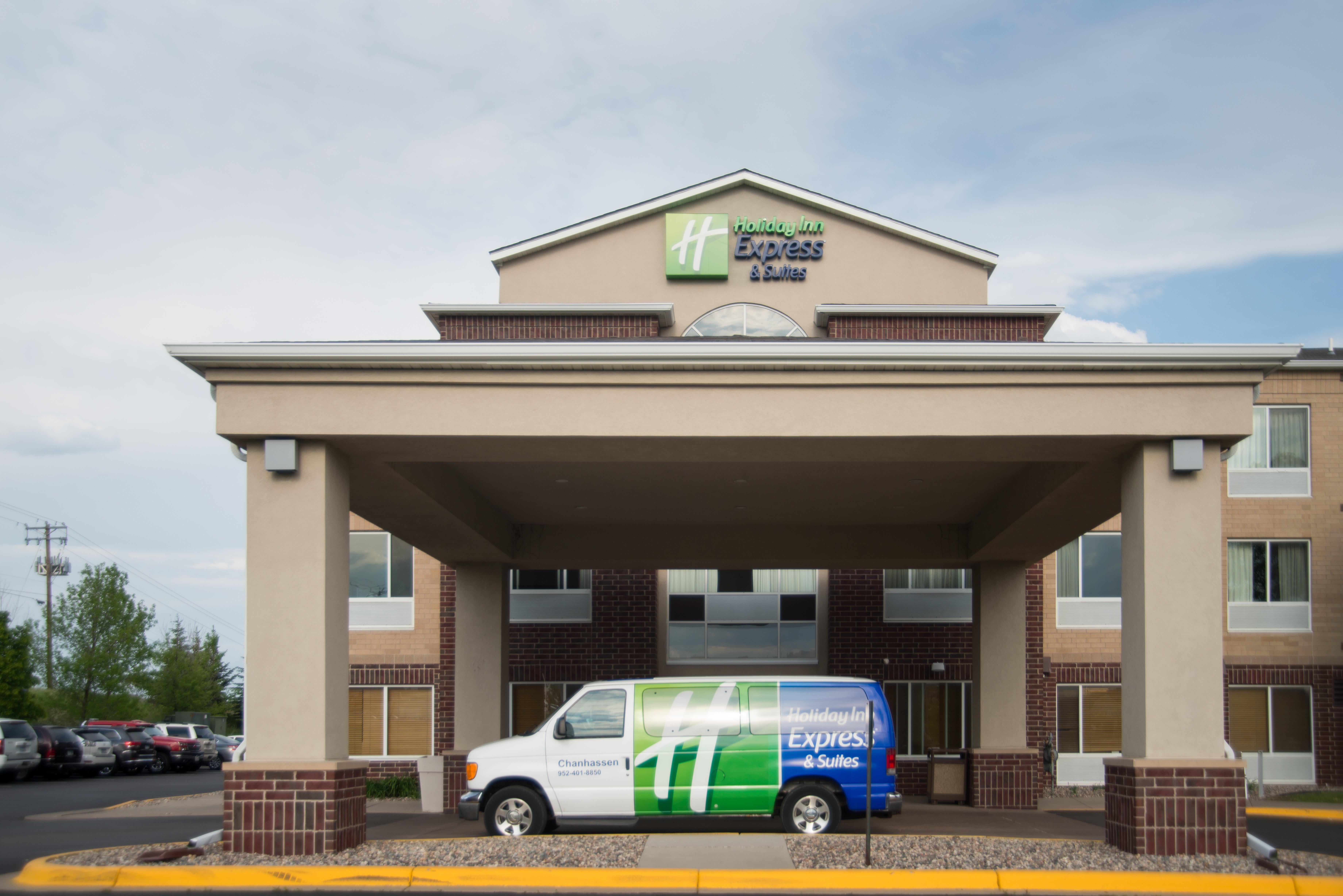 Holiday Inn Express Hotel & Suites Chanhassen By Ihg Exterior photo