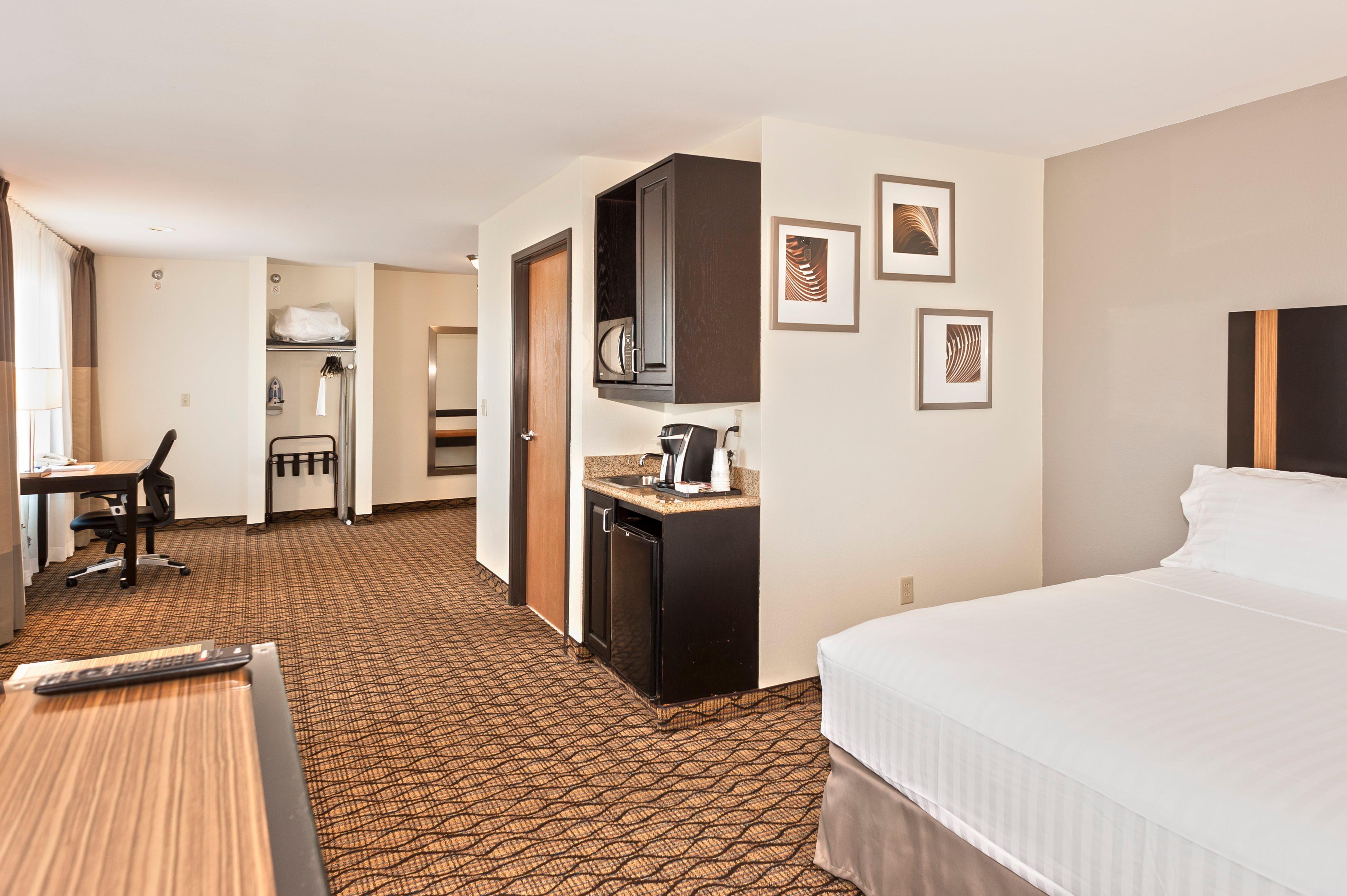 Holiday Inn Express Hotel & Suites Chanhassen By Ihg Exterior photo