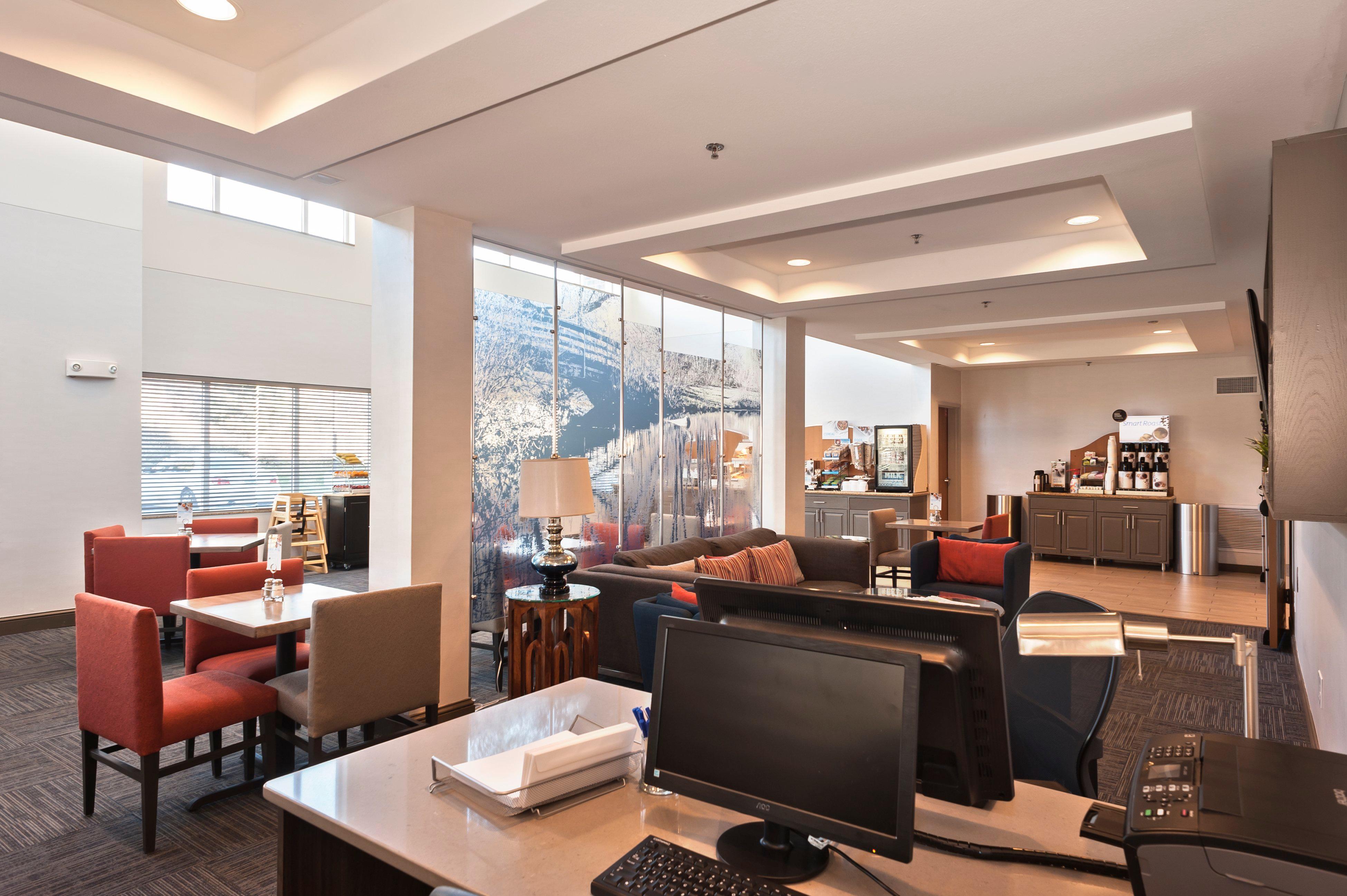 Holiday Inn Express Hotel & Suites Chanhassen By Ihg Exterior photo