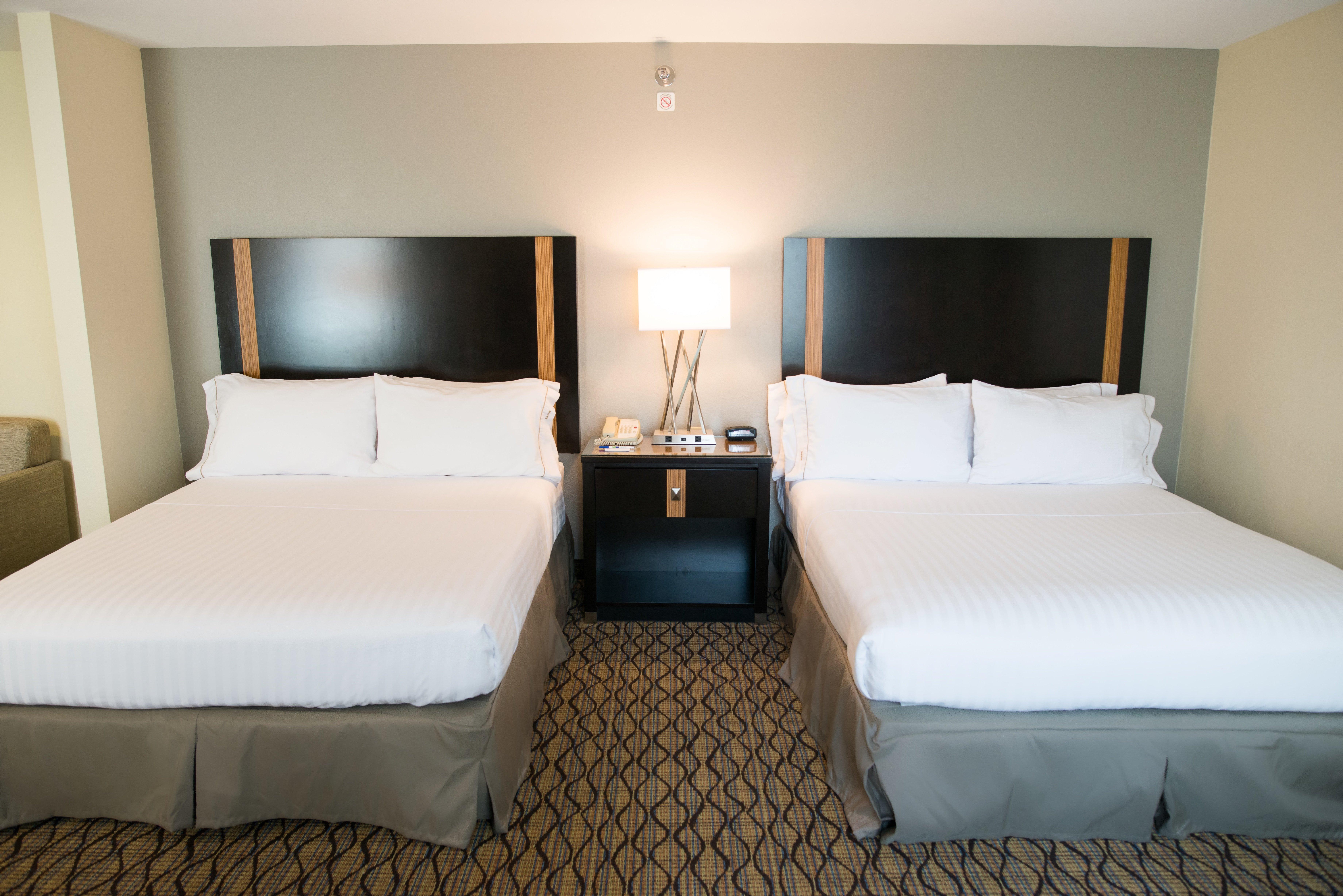 Holiday Inn Express Hotel & Suites Chanhassen By Ihg Exterior photo