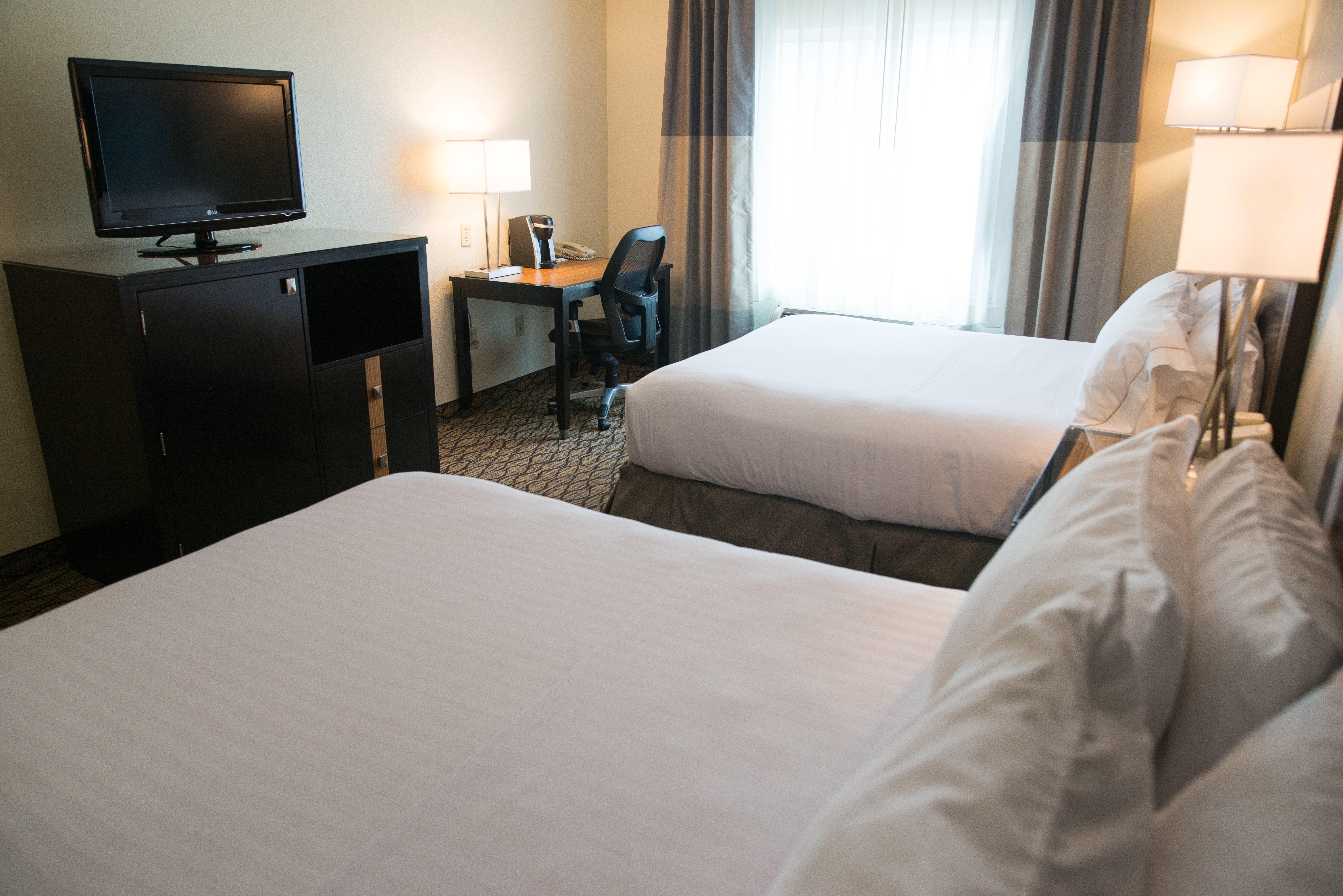 Holiday Inn Express Hotel & Suites Chanhassen By Ihg Exterior photo