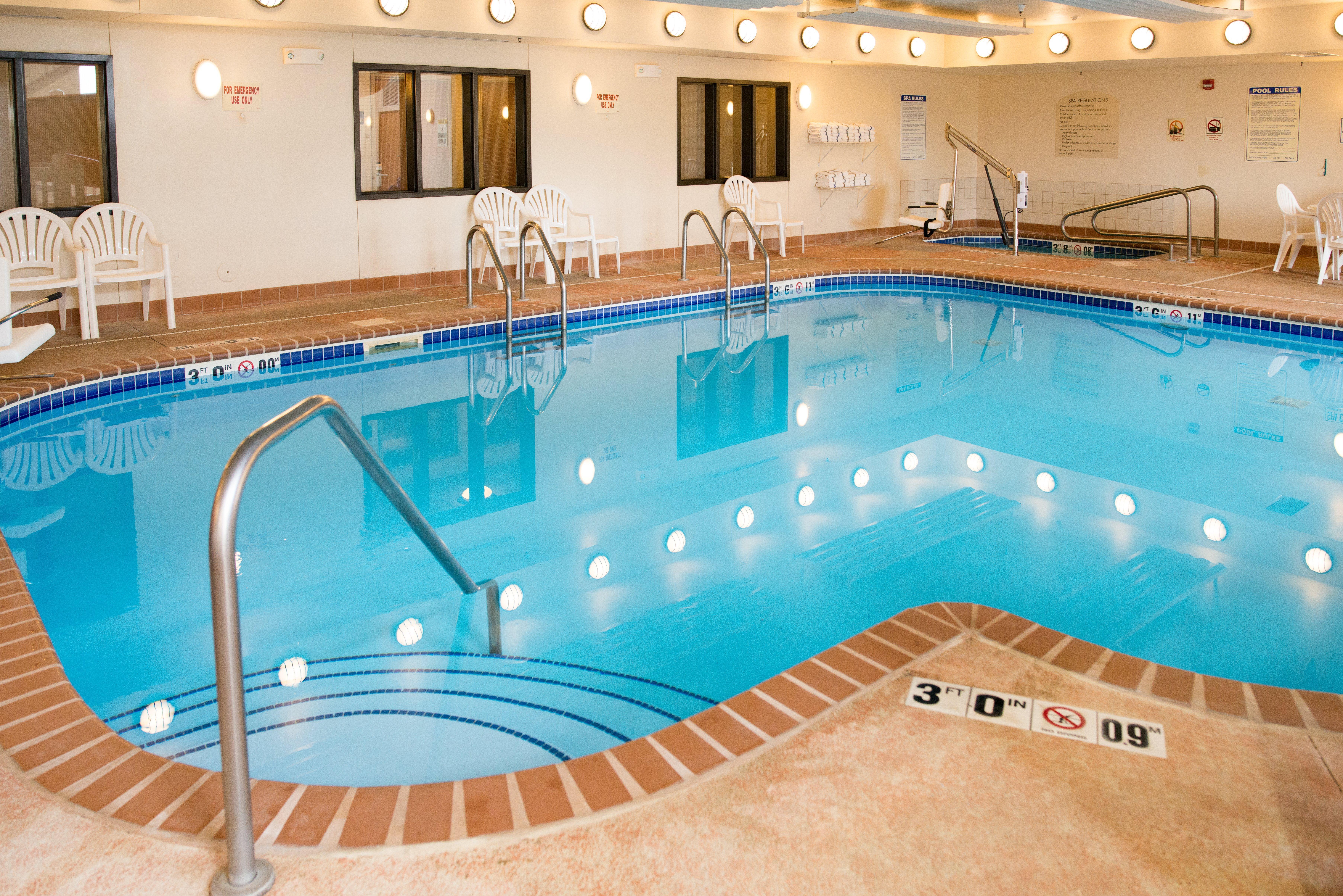 Holiday Inn Express Hotel & Suites Chanhassen By Ihg Exterior photo