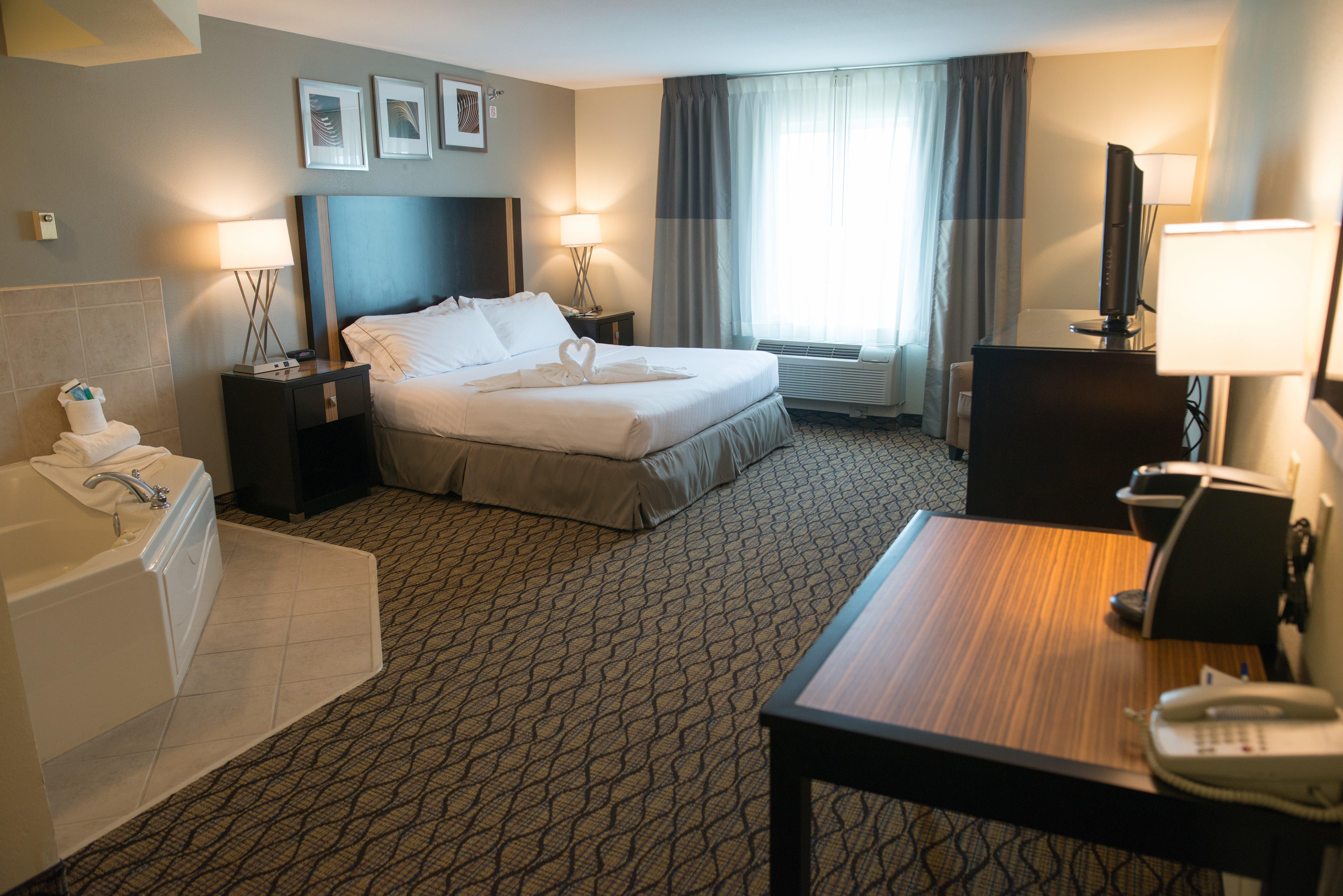 Holiday Inn Express Hotel & Suites Chanhassen By Ihg Exterior photo