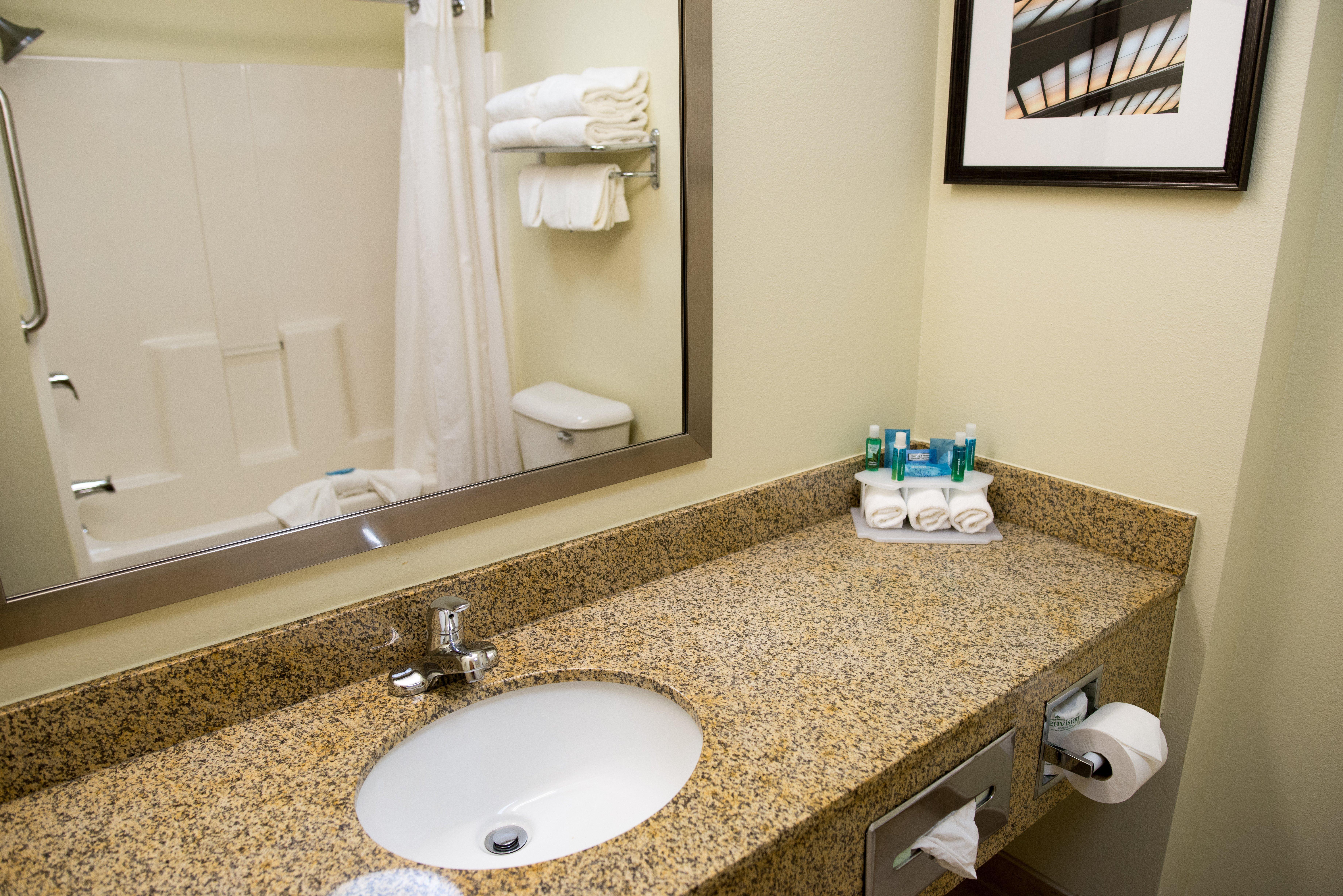 Holiday Inn Express Hotel & Suites Chanhassen By Ihg Exterior photo