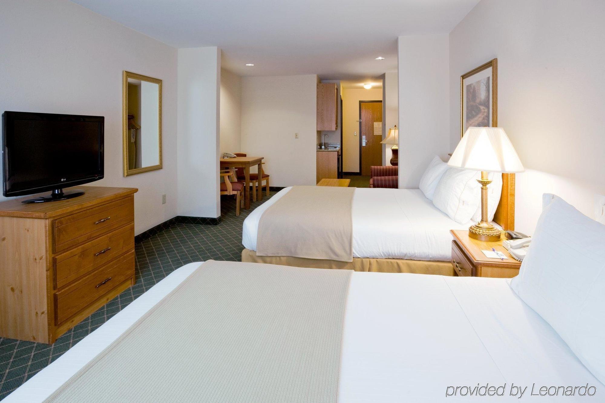 Holiday Inn Express Hotel & Suites Chanhassen By Ihg Room photo