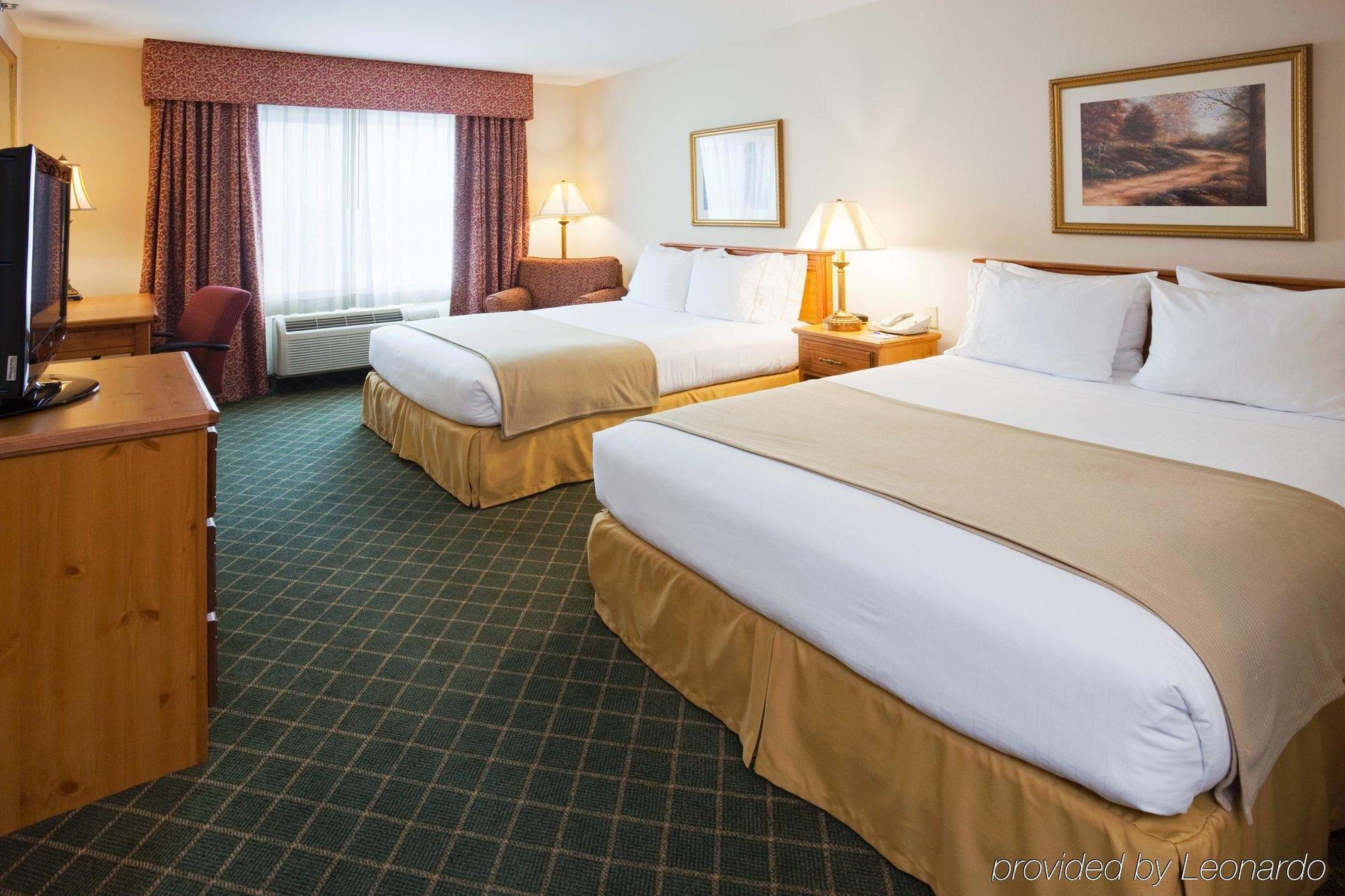 Holiday Inn Express Hotel & Suites Chanhassen By Ihg Exterior photo
