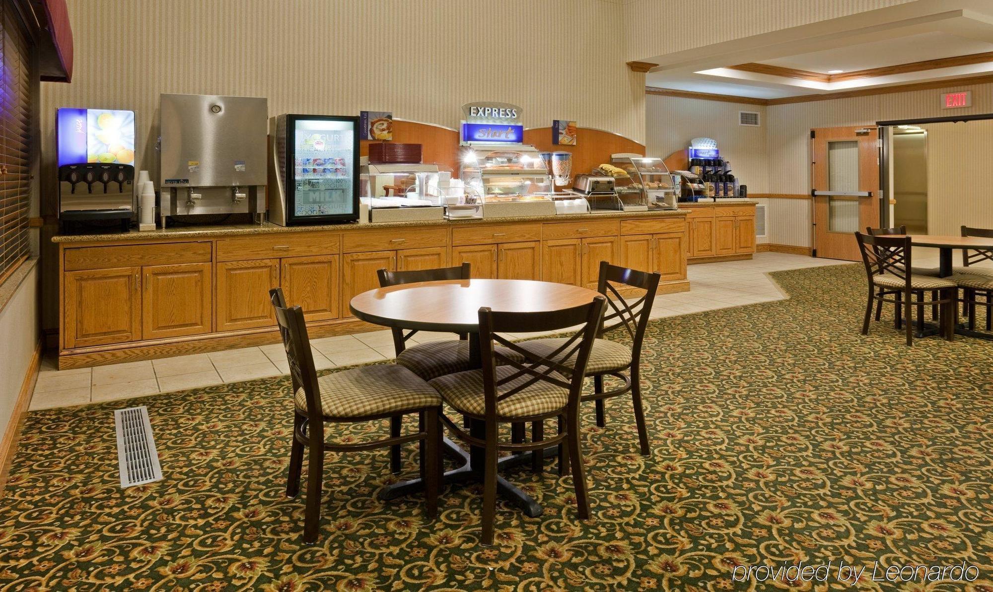 Holiday Inn Express Hotel & Suites Chanhassen By Ihg Exterior photo