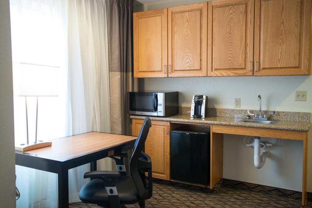 Holiday Inn Express Hotel & Suites Chanhassen By Ihg Exterior photo