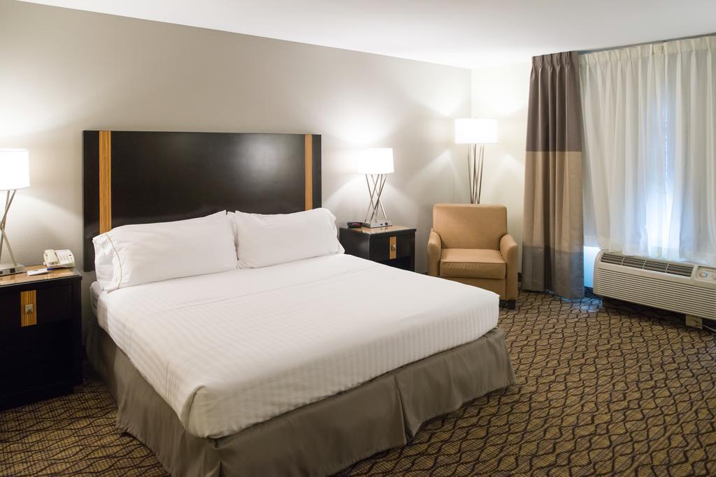 Holiday Inn Express Hotel & Suites Chanhassen By Ihg Exterior photo
