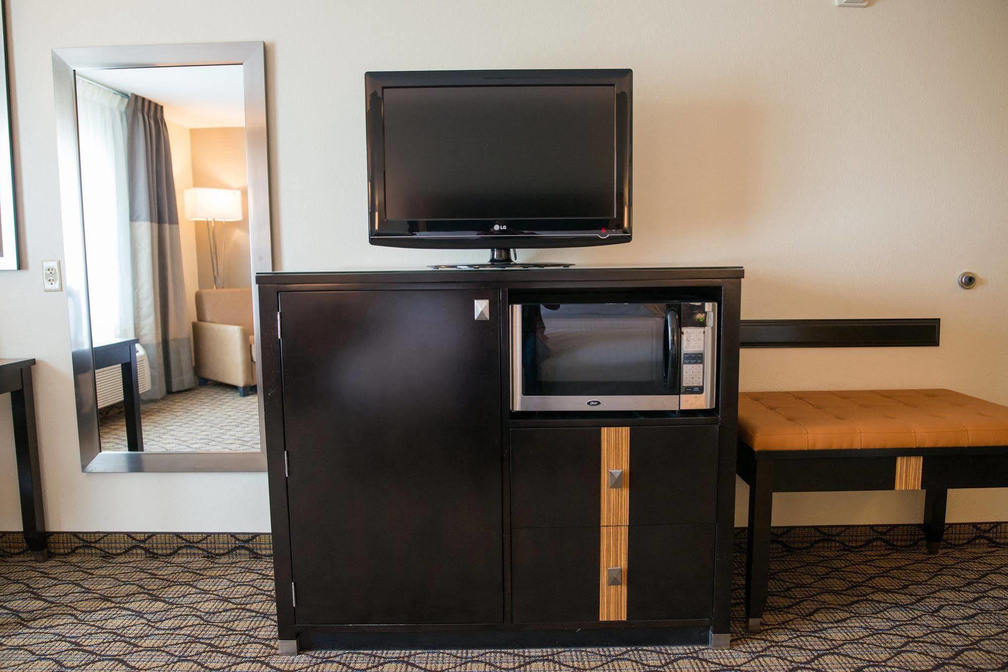 Holiday Inn Express Hotel & Suites Chanhassen By Ihg Exterior photo